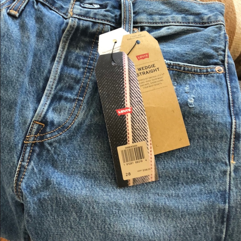Levi’s Wedgie straight leg jean before dawn wash - Picture 4 of 7